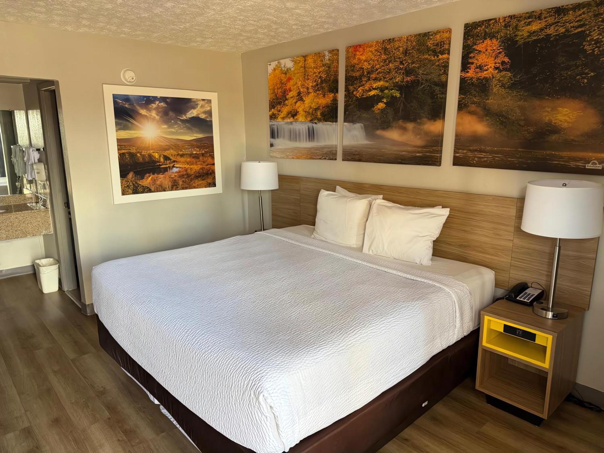 Days Inn By Wyndham Куквілл Екстер'єр фото
